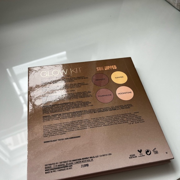 ABH glow kit palette - Picture 2 of 3